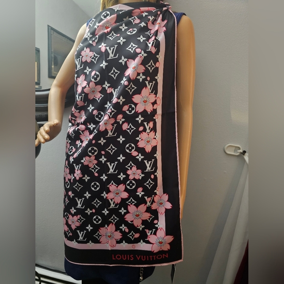 New Black and Pink Floral Pattern Scarf - Picture 2 of 3